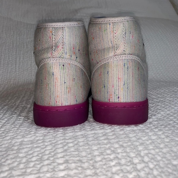 Shoes - Picture 4 of 6